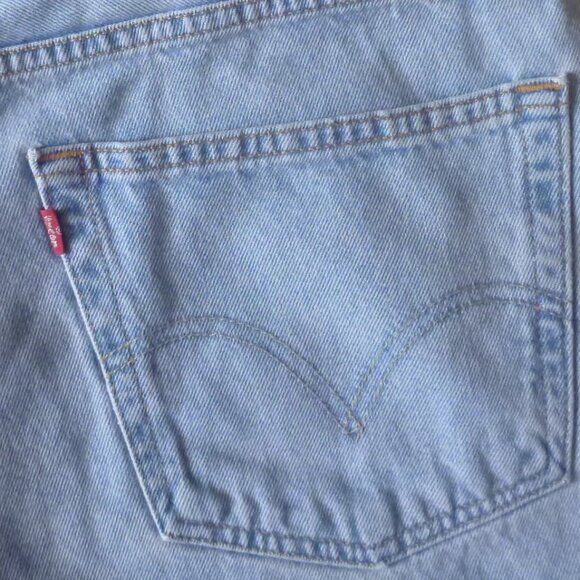 VTG Men's Levi's 550 Relaxed Fit Jean Shorts - Picture 7 of 8